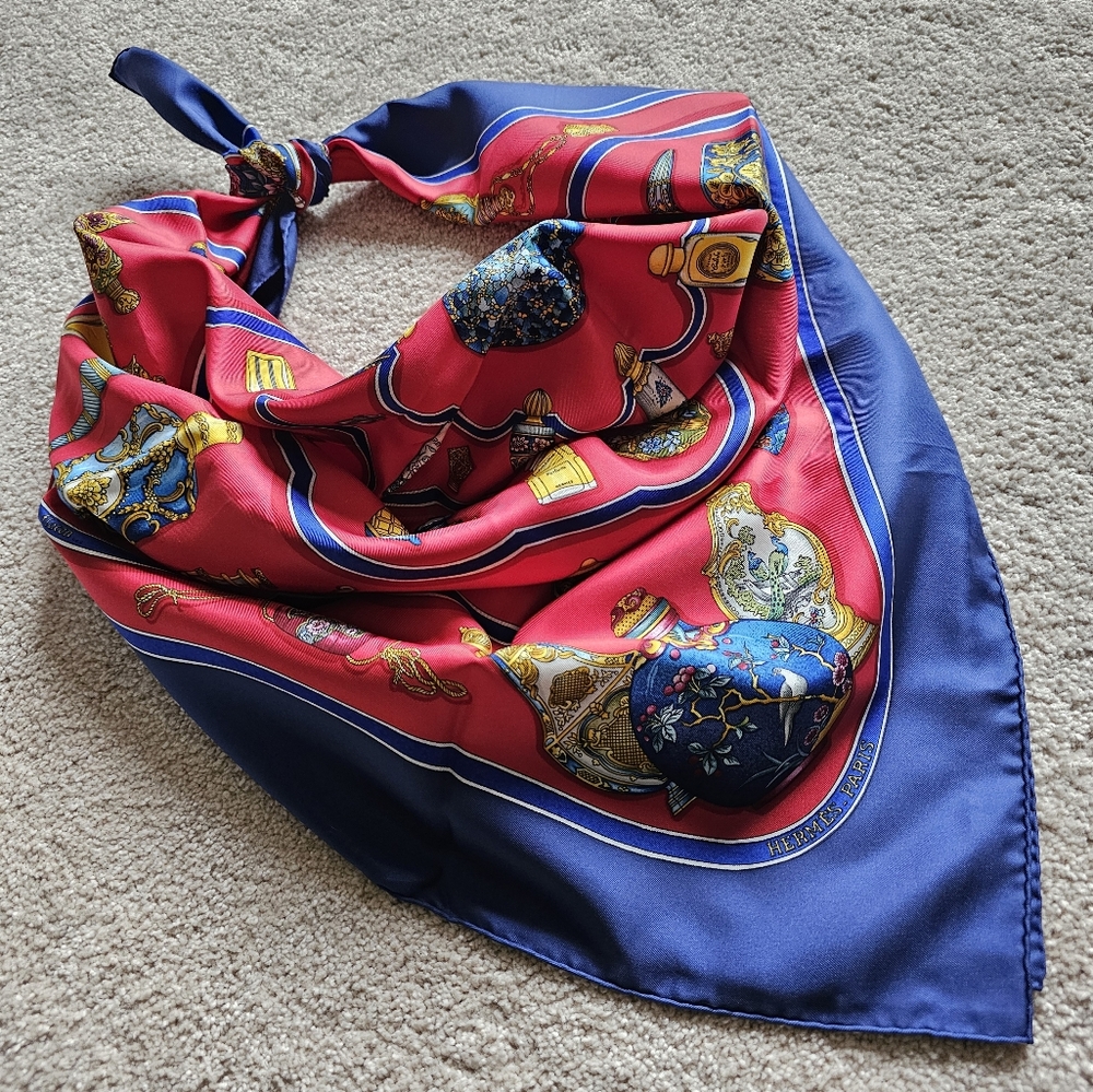 Vintage Hermes Qu Importe Le Flacon Silk Scarf Perfume Bottles - Picture 2 of 7